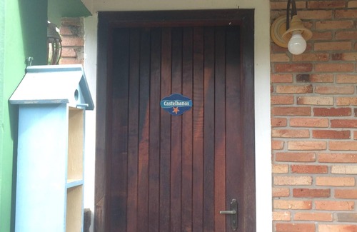 Tesouro da Colina Apartment | Idyllic Island Guest House with Ocean Views & Pet-Friendly Stay