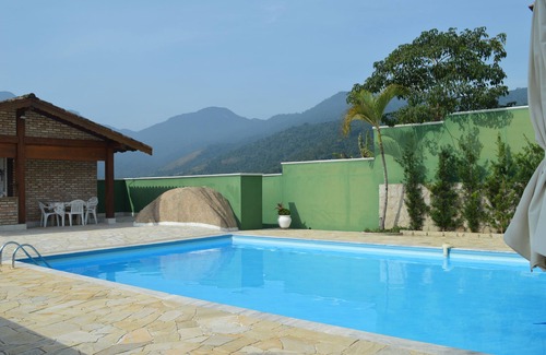Tesouro da Colina Apartment | Idyllic Island Guest House with Ocean Views & Pet-Friendly Stay