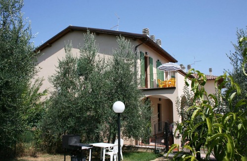 Marciano della Chiana Apartment | Inviting Apartment for 6 with Pool & Terrace Near Arezzo