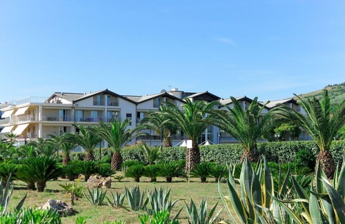 Roseto degli Abruzzi Apartment | Inviting Apartment for 4 with Pool, A/C, and Pet-Friendly Perks