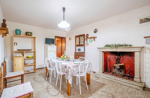 Capannori House | Renovated Farmhouse: Cozy B&B & Apartments with Pool