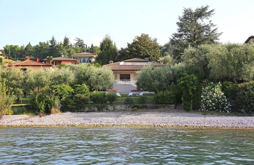 Portese Villa | Seaside Villa with Private Beach & Garden for 8 Guests