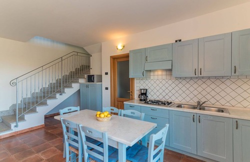 Capo Testa House | Cozy Oceanfront Apartment for 4 with Terrace and Parking