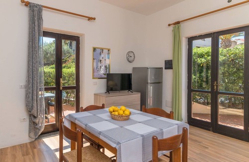 Capo Testa Apartment | Cozy Oceanfront Apartment for 4 with A/C and Pet Welcome