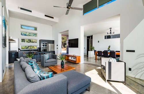 Black Beauty Villa | Exquisite Jungle Villa with Huge Pool & Guest Rated 10/10