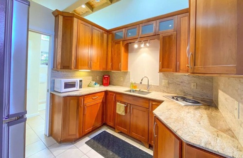 Enchanted Lake Apartment | Inviting Kailua Hale: 1 Bedroom with Spa & Breakfast