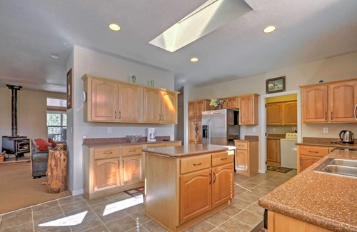 Kanab House | Inviting Kanab Home with Yard - Steps from Dining and Fun