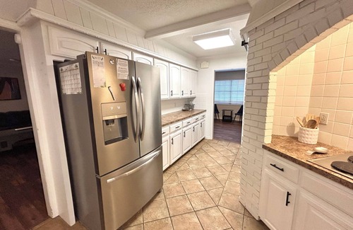 Sapulpa House | Elegant King Suite with Private Pool Near Tulsa - 10/10 Rating!