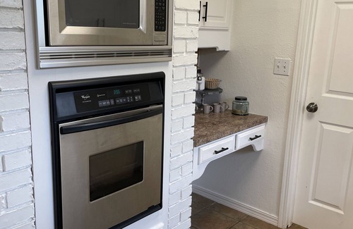 Sapulpa House | Elegant King Suite with Private Pool Near Tulsa - 10/10 Rating!