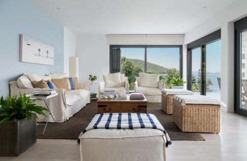 Cove Tri Zala (Zrnovo) Villa | Villa Korcula Waterfront: 4-Star Oceanfront Getaway