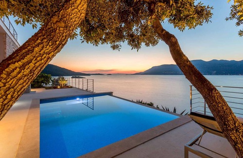 Cove Tri Zala (Zrnovo) Villa | Tranquil Villa Korcula | Steps from the Sea & Poolside Bliss
