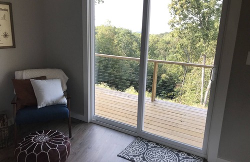Stewart House | Scenic Lake View Retreat for Families & Pets, 10/10 Rated