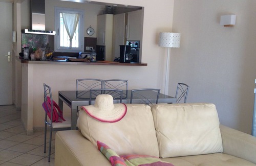 La Londe-les-Maures Apartment | Family-Friendly Apartment with Garden Near the Beach