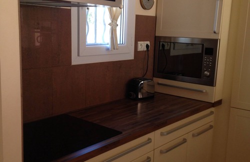 La Londe-les-Maures Apartment | Family-Friendly Apartment with Garden Near the Beach