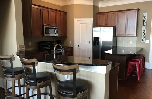 Lake Oconee Condo | Inviting Lakefront Penthouse with Golf Course Views
