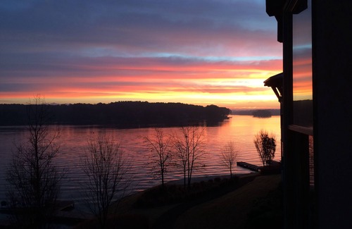 Lake Oconee Condo | Inviting Lakefront Penthouse with Golf Course Views
