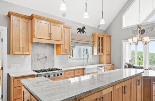 Granite Falls House | Scenic Lake House Retreat with Breathtaking Mountain Views