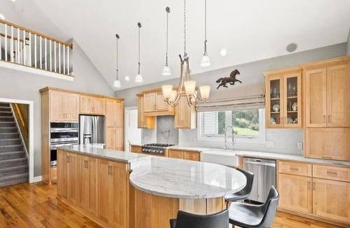 Granite Falls House | Scenic Lake House Retreat with Breathtaking Mountain Views