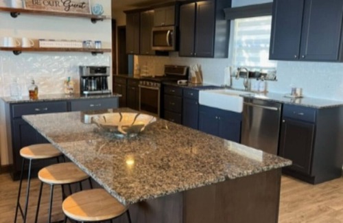 Vinita House | Stunning Lake House with Breathtaking Views and Family Amenities