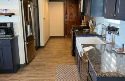 Vinita House | Stunning Lake House with Breathtaking Views and Family Amenities
