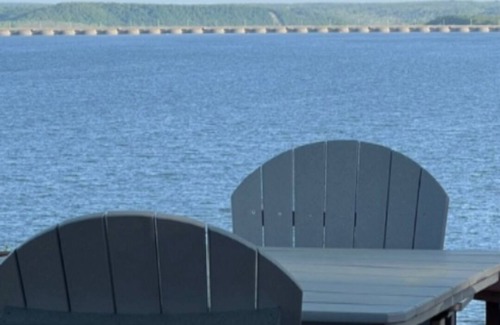 Vinita House | Stunning Lake House with Breathtaking Views and Family Amenities