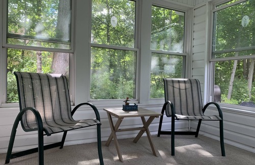 Mariaville House | Idyllic Lake House with Spectacular Sunsets and Ocean Views