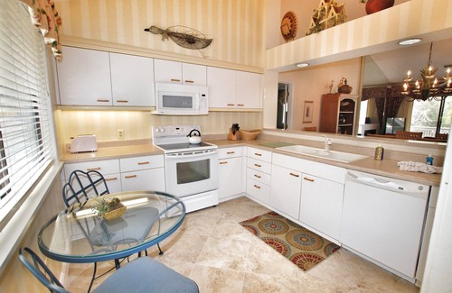 Arcadian Shores Condo | Lake View Villa at Kingston Plantation with Pool & Spa