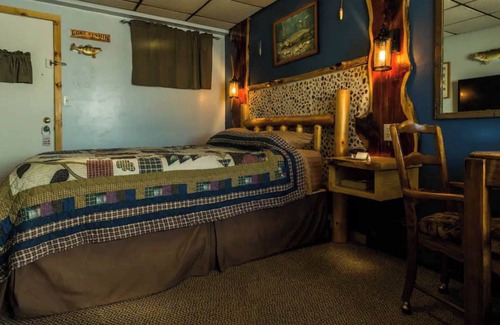 Rice Lake Cabin | Discover Room 3 at Fisherman's Hideaway - Curriers Lakeview