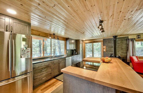 Kamloops Cottage | Idyllic Lakefront Getaway at Heffley Lake - Rated 9.8/10
