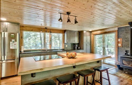 Kamloops Cottage | Idyllic Lakefront Getaway at Heffley Lake - Rated 9.8/10
