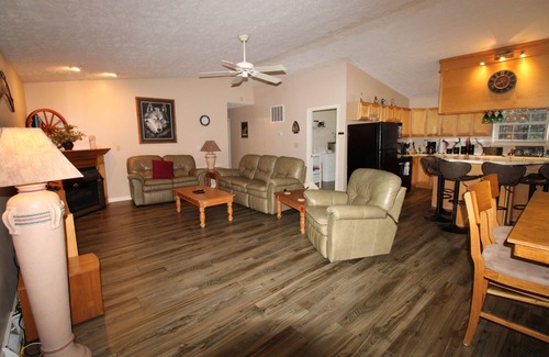 Mammoth Cave House | Lakefront Getaway with Access, Pool & Hot Tub Awaits You