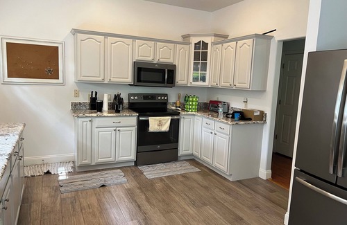 Umatilla House | Top-Rated Lakefront Retreat with Breakfast & Family Amenities