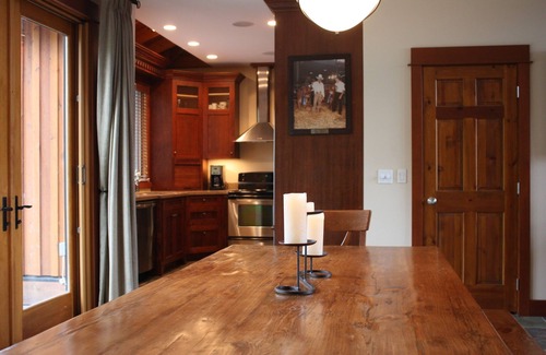 Okanagan-Similkameen House | Inviting Lakefront Property in Naramata, BC with Pool & Spa