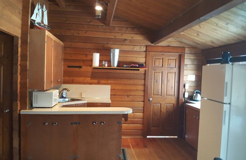 Okanagan-Similkameen House | Inviting Lakefront Property in Naramata, BC with Pool & Spa