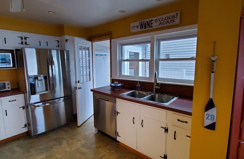 Geneva House | Scenic Lakefront Retreat on the Seneca Wine Trail