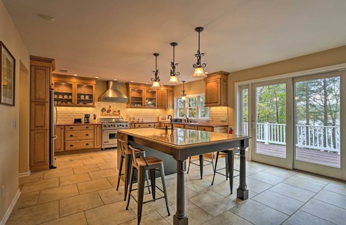 Swartswood House | Scenic Lakefront Retreat with Deck and Spa Amenities