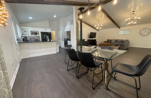 Hot Springs House | Tranquil Lakefront Getaway Near Garvan Gardens - 9.8 Rated