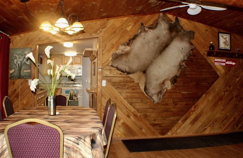 Grand Rapids House | Tranquil Lakeside Log Cottage with Ocean View & Pet Friendly