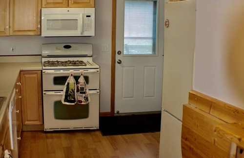 Grand Rapids House | Tranquil Lakeside Log Cottage with Ocean View & Pet Friendly