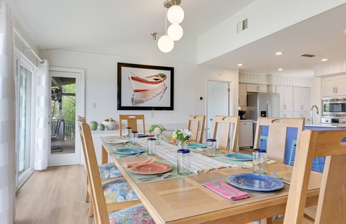 Lakeway House | Scenic Lakeview Retreat: Pet-Friendly & Family-Oriented