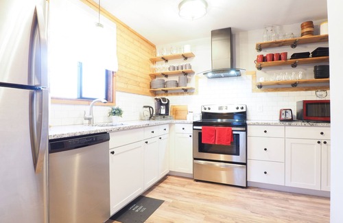 East Stroudsburg House | Spacious Chalet Near Pocono Attractions with Pool & Breakfast