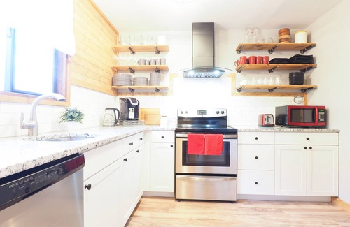 East Stroudsburg House | Spacious Chalet Near Pocono Attractions with Pool & Breakfast