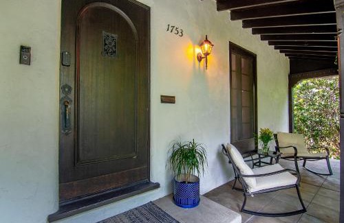 Pico - Robertson Villa | Inviting 2 Bedroom Retreat with Pool and Hot Tub Amenities