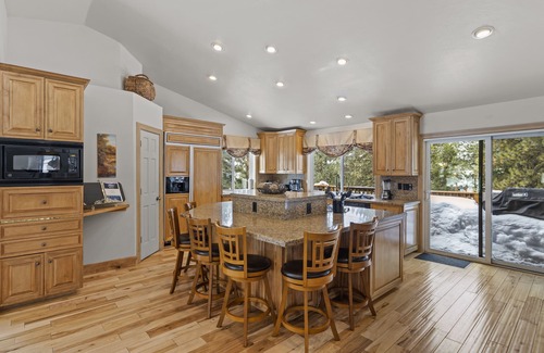 Round Hill Village House | Expansive 6-Bedroom Lake Tahoe Retreat with Hot Tub & Pool