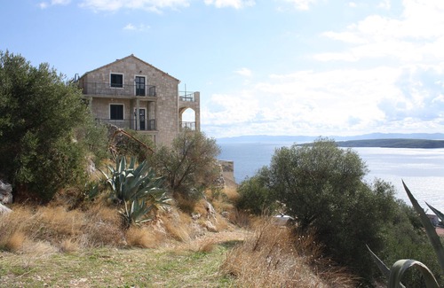 Zavala Apartment | Family-Friendly Stonehouse with Breathtaking Sea Views