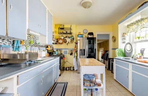 Eastside House | Inviting Colonial Home with Kitchen & Breakfast Included