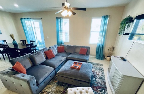 Gibsonton House | Beautiful large & comfortable new home-convenient location!