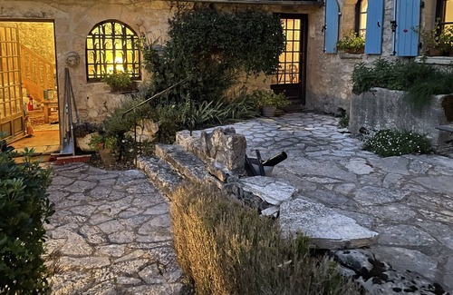 Montignac House | Beautiful, large country home - 30 acres, 6 beds, pool. Montignac Lascaux Cave
