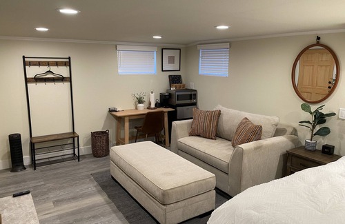 Civic Center Apartment | Garden Level Studio with Kitchen - Rated 10/10 by Guests
