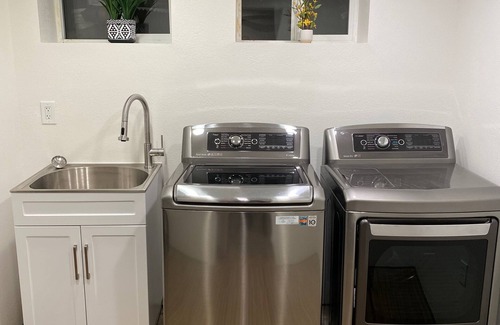 Civic Center Apartment | Garden Level Studio with Kitchen - Rated 10/10 by Guests